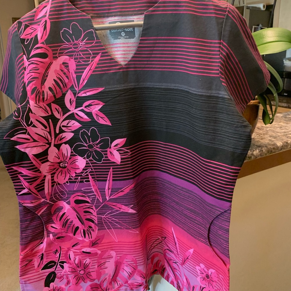 Scrubs: Butter-soft summer nursing uniform